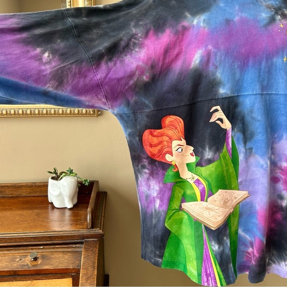 Disney Parks Hocus Pocus Sanderson Sisters “Tonight We Fly” Spirit Jersey M NWT - Picture 6 of 15